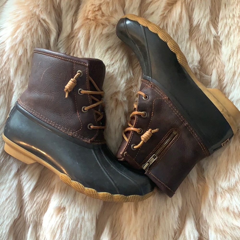 Sperry Women’s Saltwater Duck Booties. Tan/Dark Brown